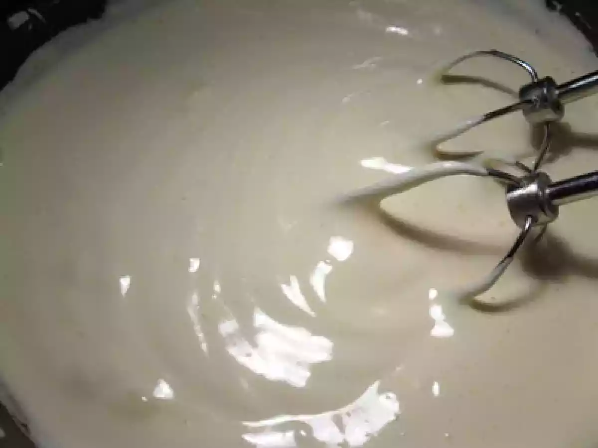 Ed ecco il dolce per la mia Valentina: torta soffice con panna, marmellata e......Smarties - foto 12