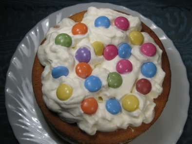 Ed ecco il dolce per la mia Valentina: torta soffice con panna, marmellata e......Smarties - foto 2