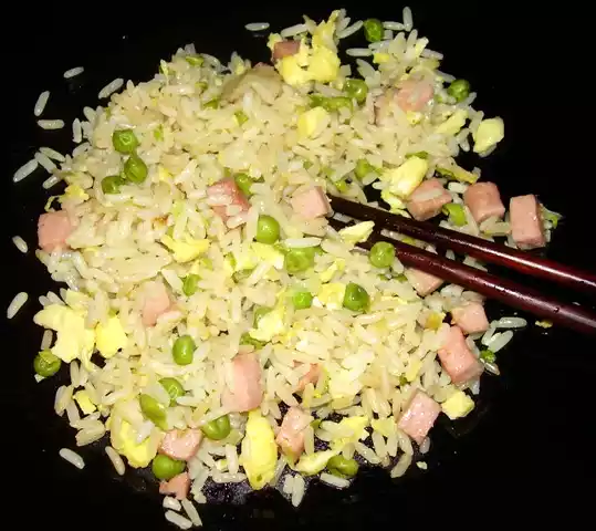 Egg fried rice ( riso fritto con uova alla cantonese):