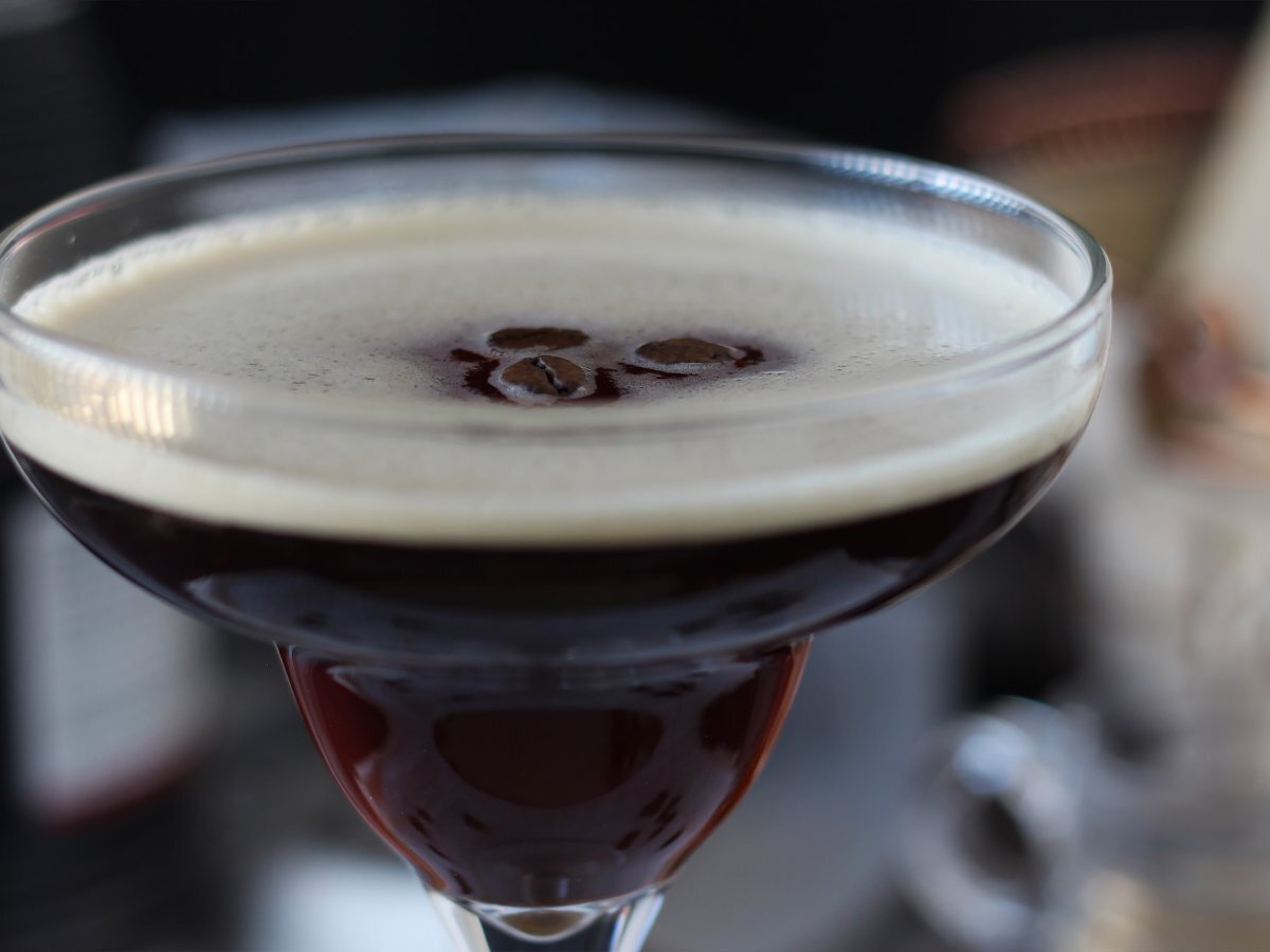 Espresso Martini, l'elegante cocktail a base di caffè e vodka - foto 5