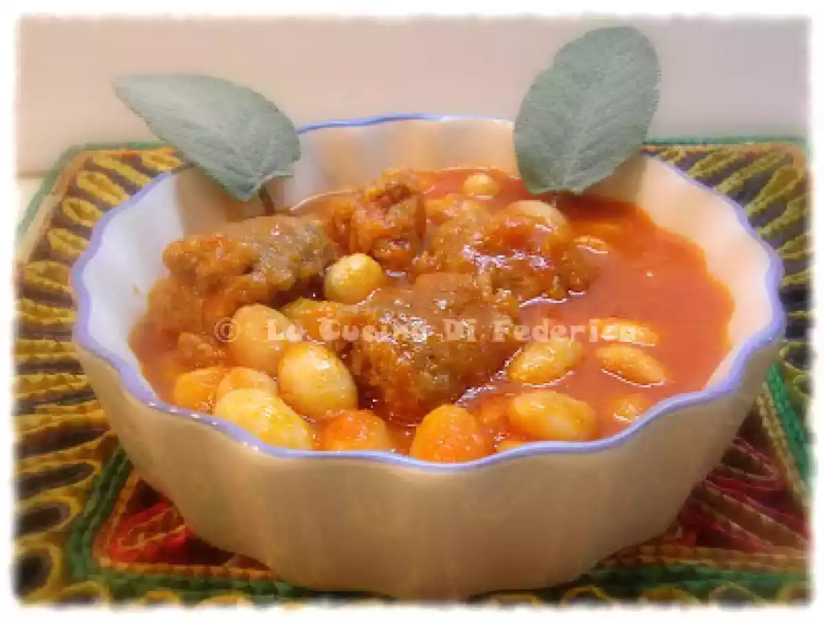 Fagioli in umido con salsiccia