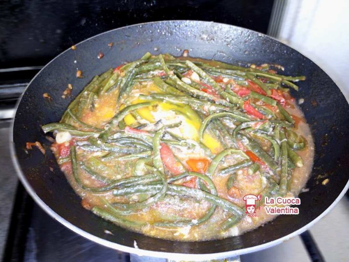 Fagiolini con pomodori e uova