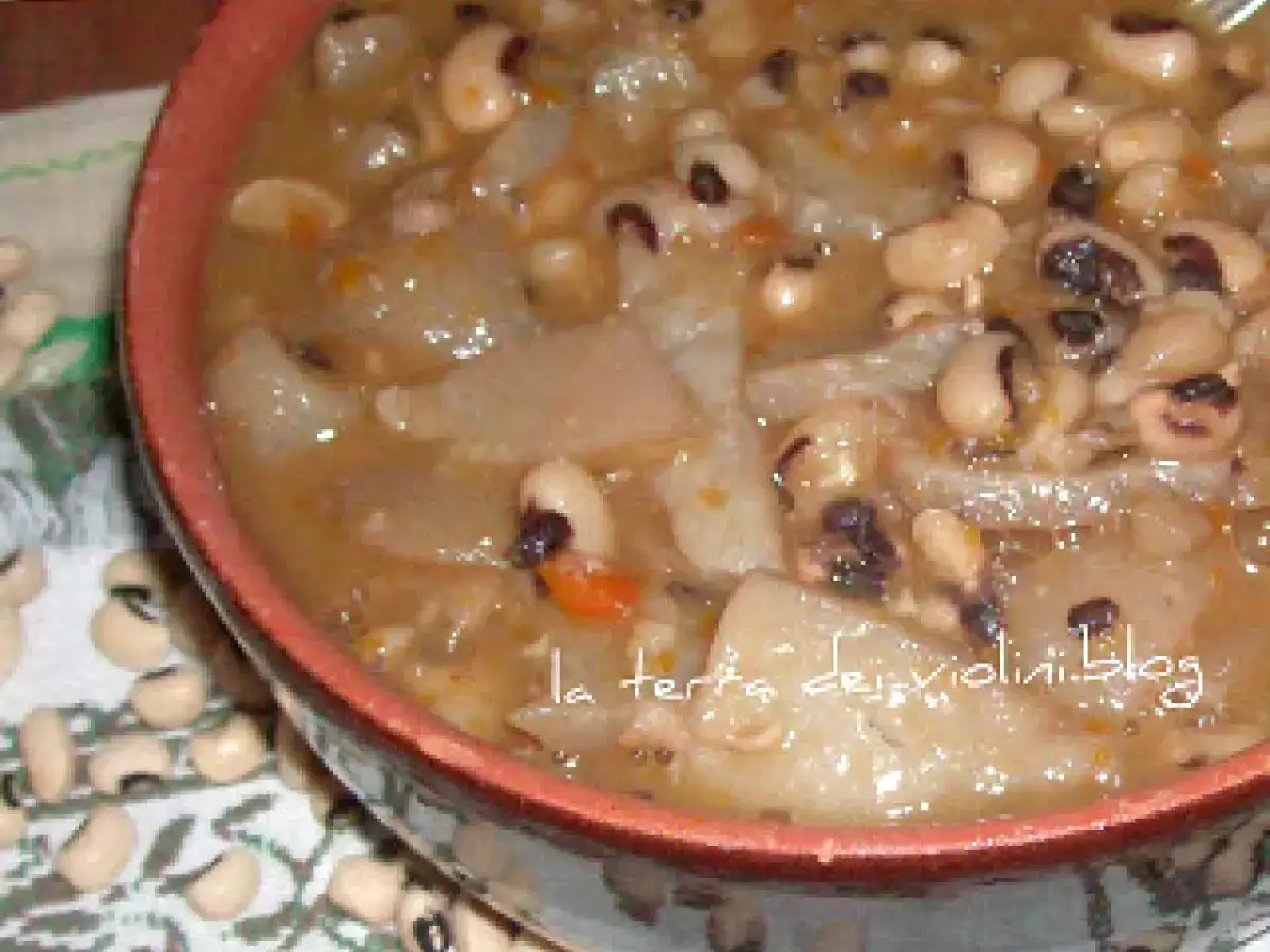 Fagiolini dell'occhio con cotiche: la ricetta tradizionale dal sapore rustico e intenso - foto 2