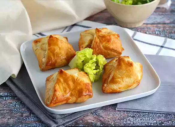 Fagottini con salmone affumicato e formaggio caprino