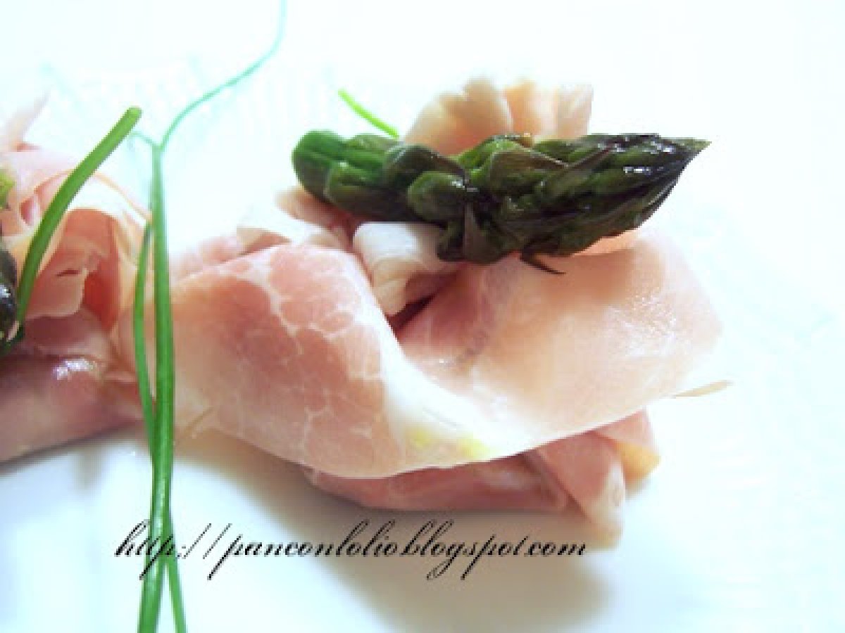 Fagottini di prosciutto con crema di asparagi - foto 2