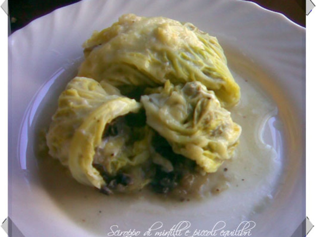 Fagottini di verza con patate, funghi champignon e asiago