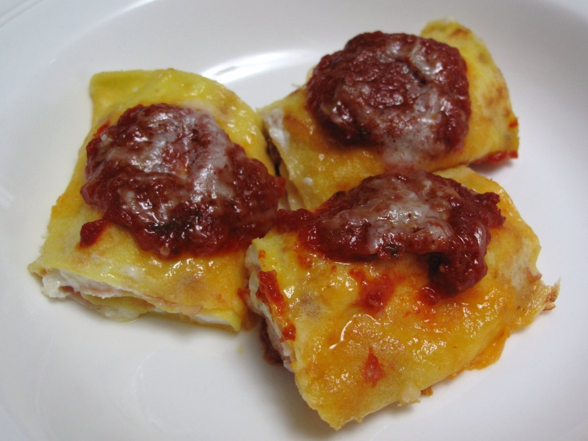 Fagottini ripieni di ricotta e prosciutto crudo
