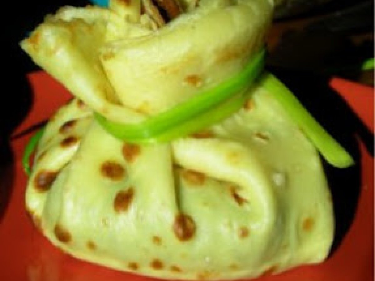Fagottino di crêpe con spinaci, crescenza e noci