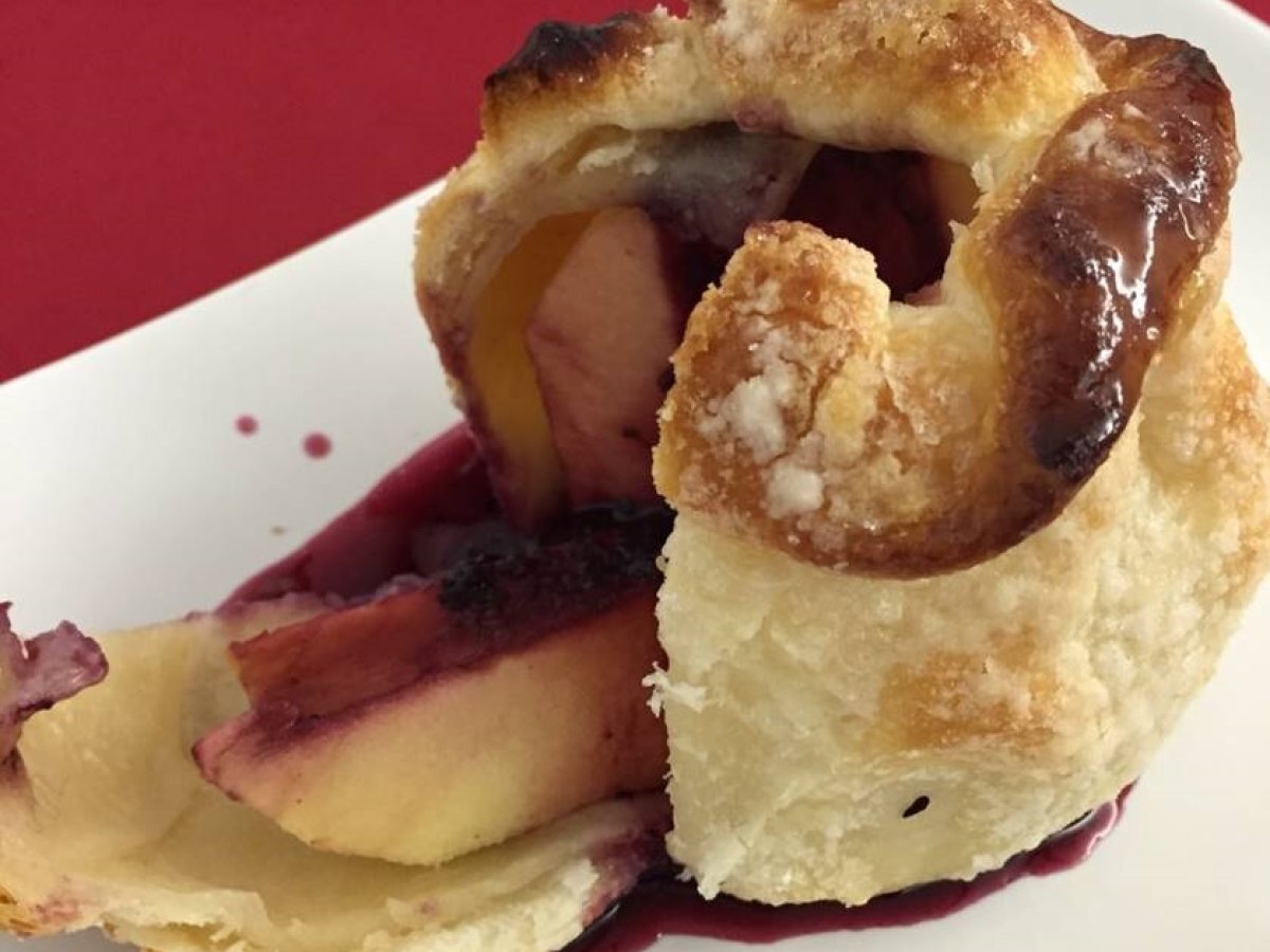 Fagottino di sfoglia, mela e marmellata