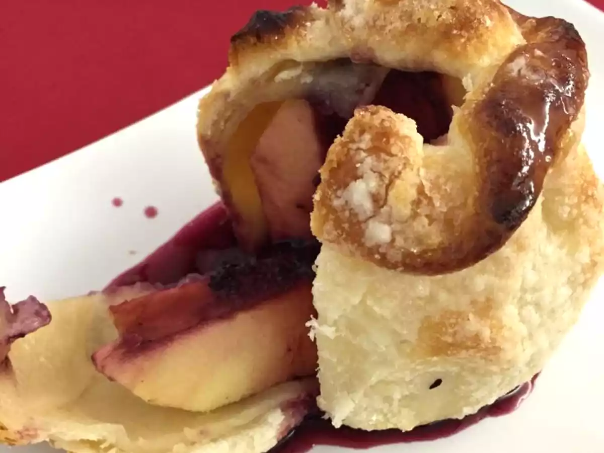 Fagottino di sfoglia, mela e marmellata