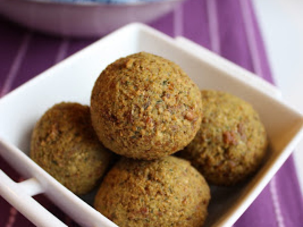 Falafel con salsa di yogurt e pane pitta