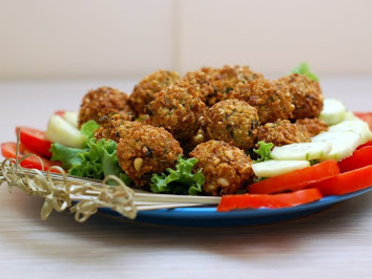 Falafel e Hummus... con variazione al peperone!