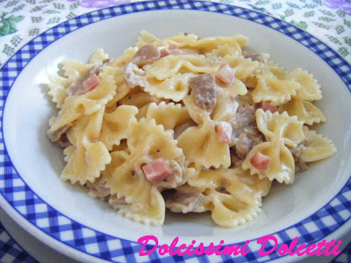 Farfalle ai funghi e mortadella