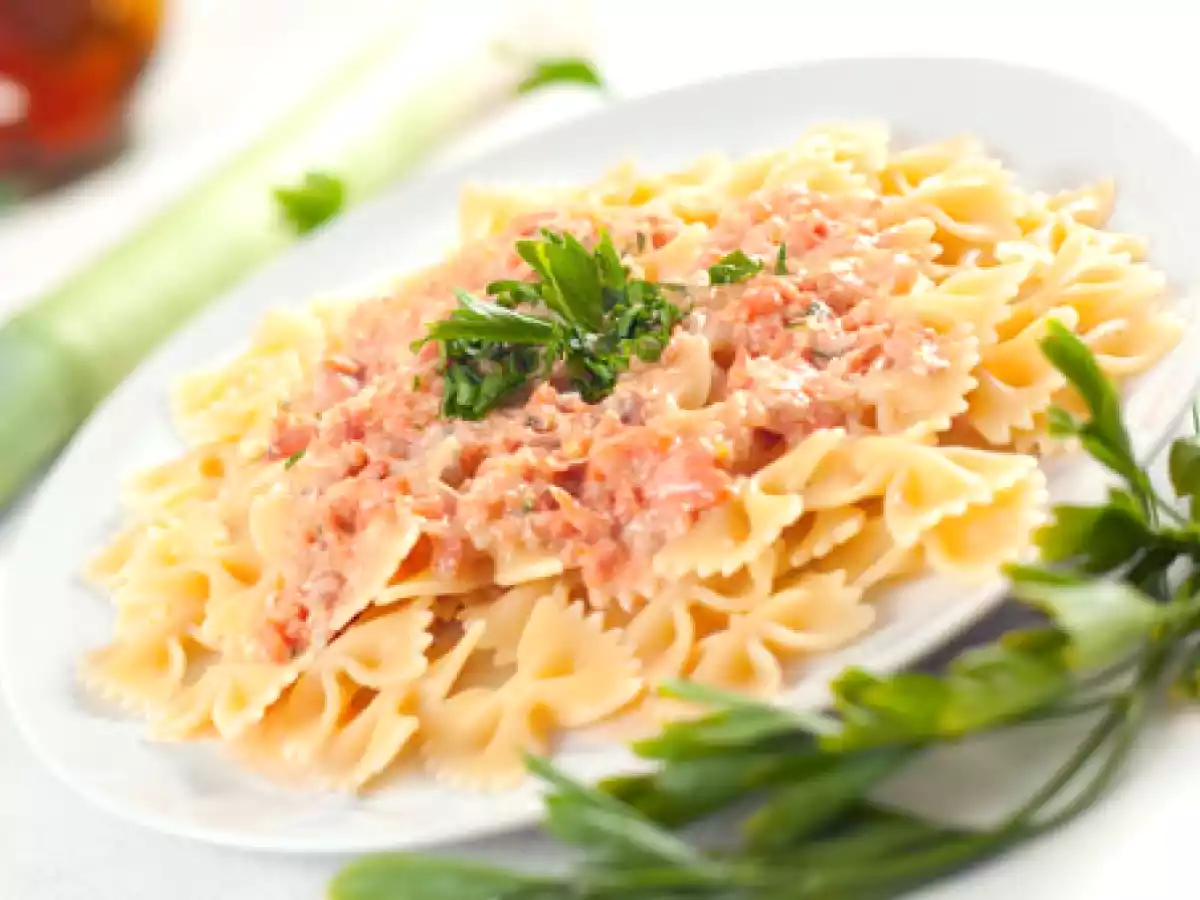 Farfalle al salmone con philadelphia- ricetta facile e gustosa