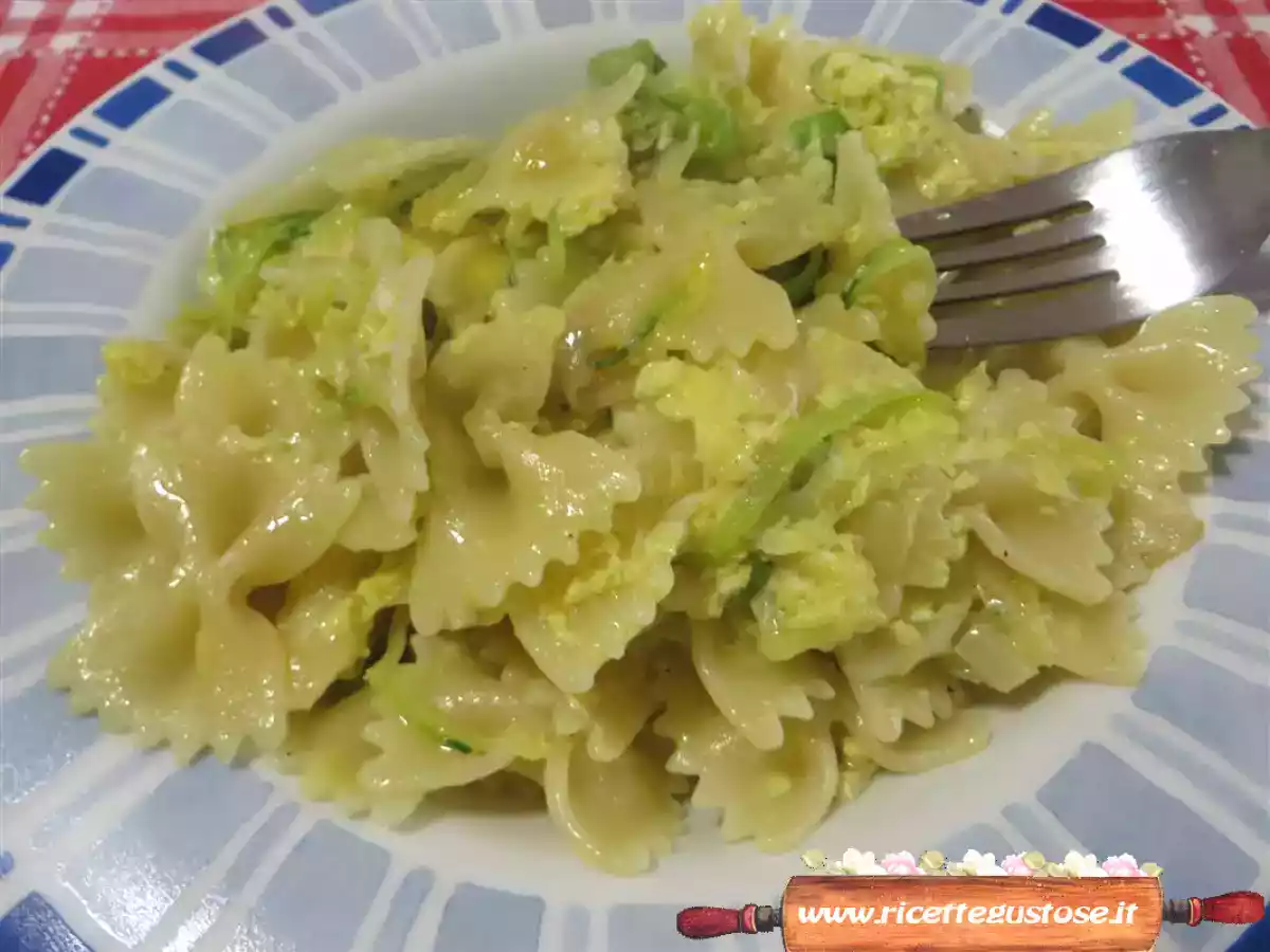 Farfalle alla carbonara di zucchine