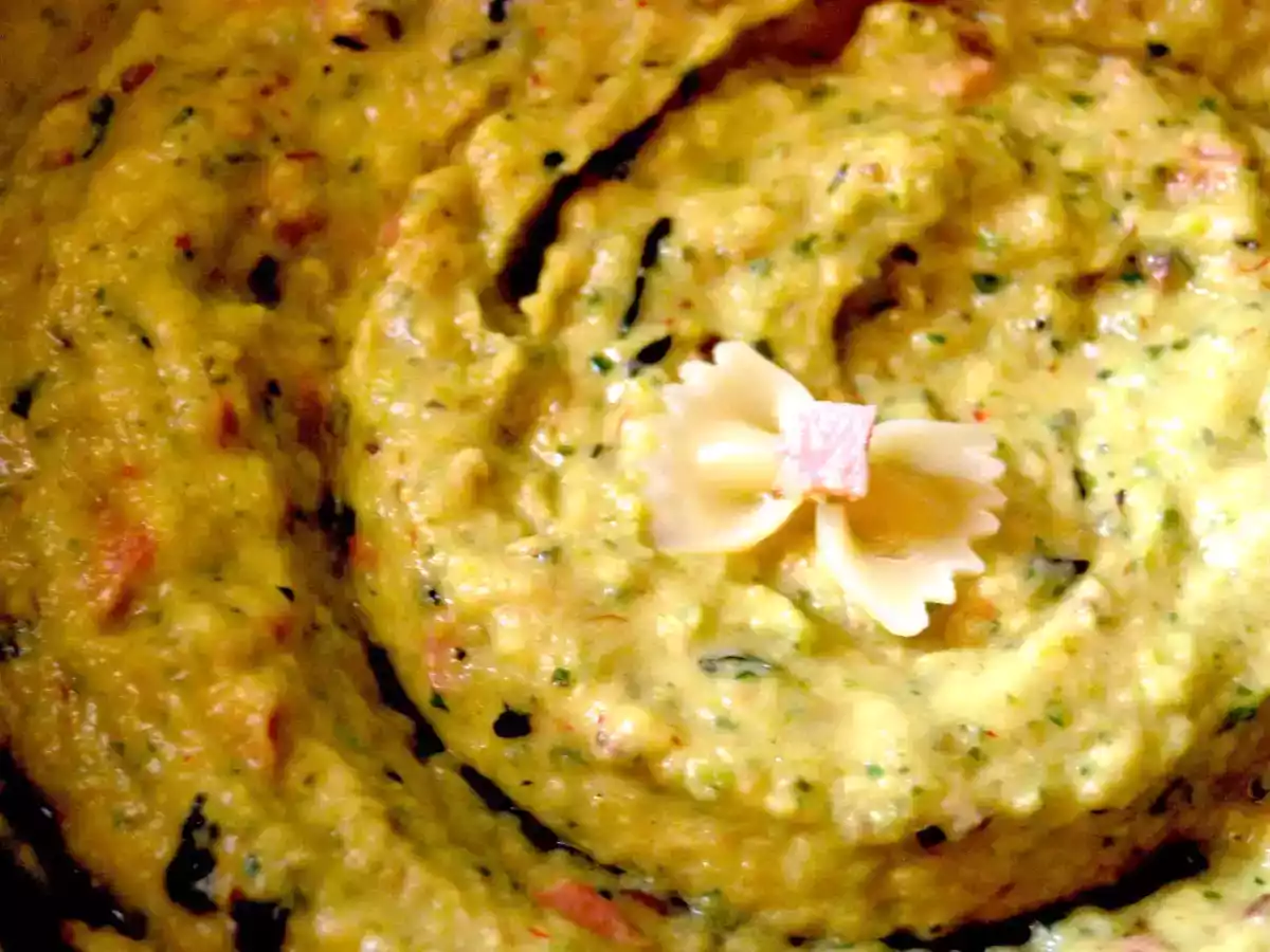 Farfalle con pesto di zucchine veloce