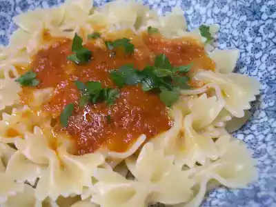 Farfalle con ragù alla napoletana