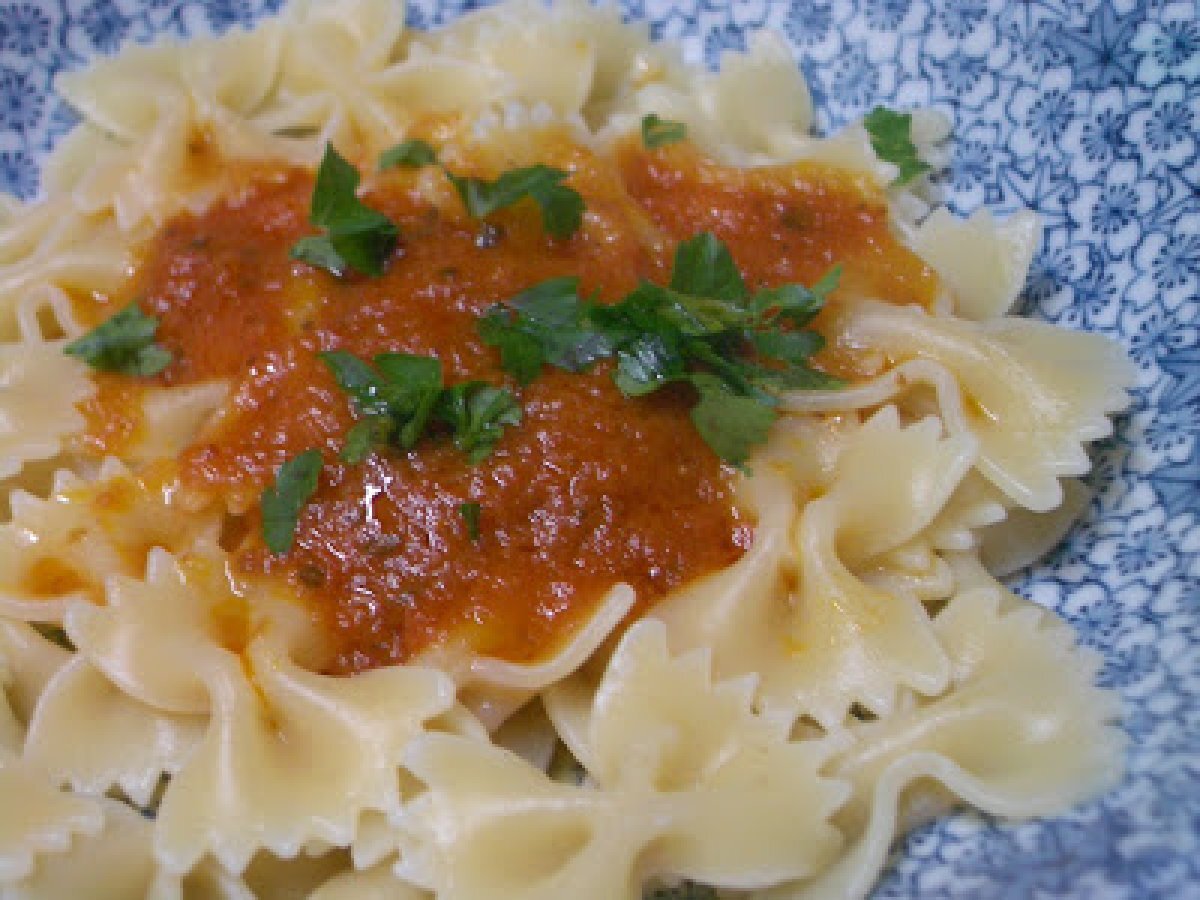 Farfalle con ragù alla napoletana