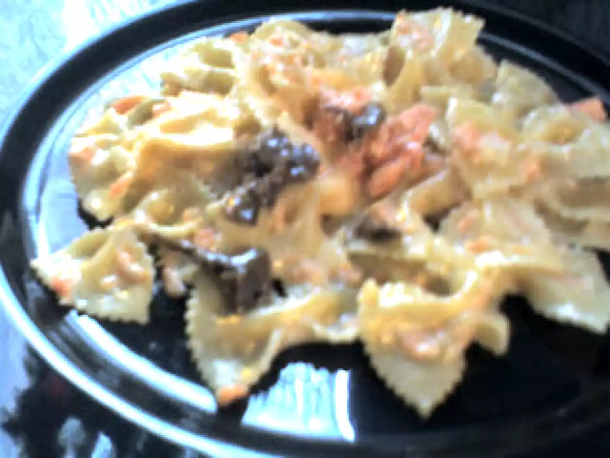 Farfalle con salmone e funghi al profumo di tartufo - foto 2