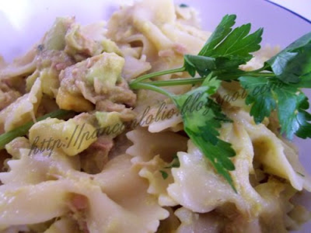 Farfalle con tonno e avocado