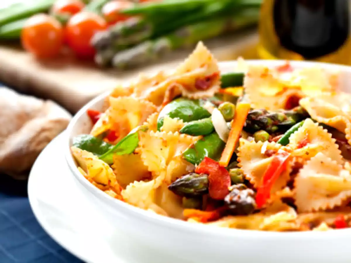 Farfalle cremose con peperoni e robiola