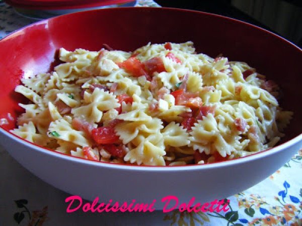 Farfalle fredde con speck e pomodorini