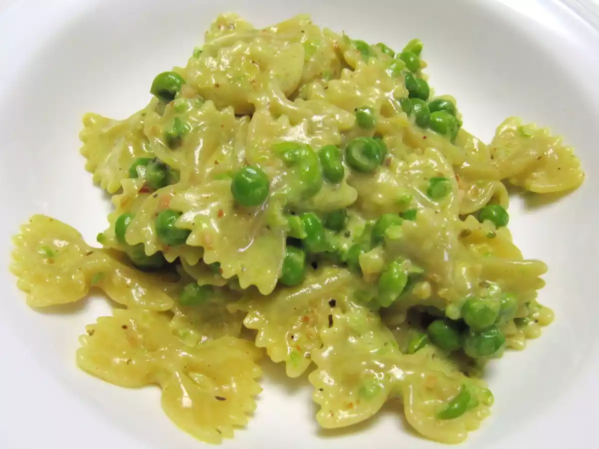 Farfalle piselli e zafferano