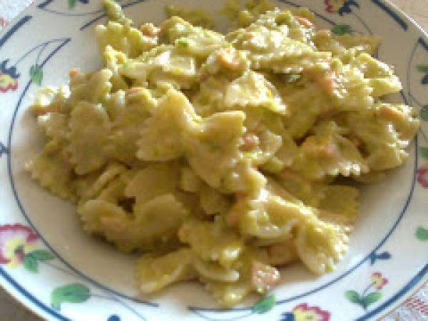 Farfalle porro e salmone