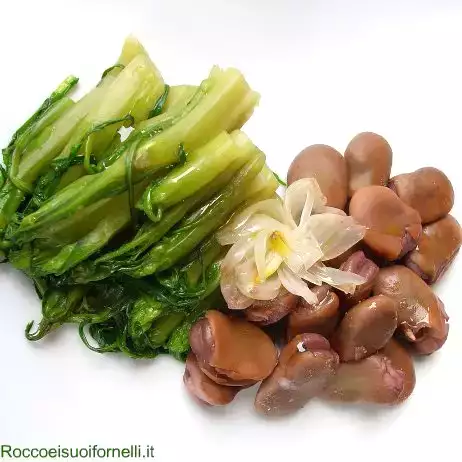 Fave con la scorza e cime di cicoria