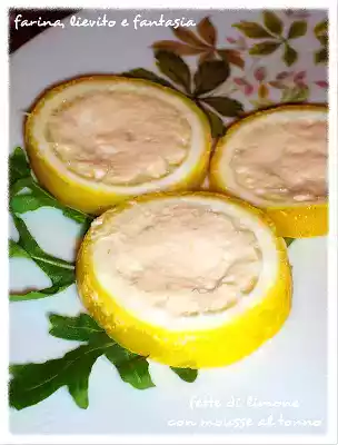 Fette di limone con mousse al tonno