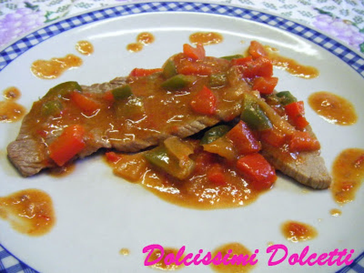 Fettine di bovino in salsa di peperoni