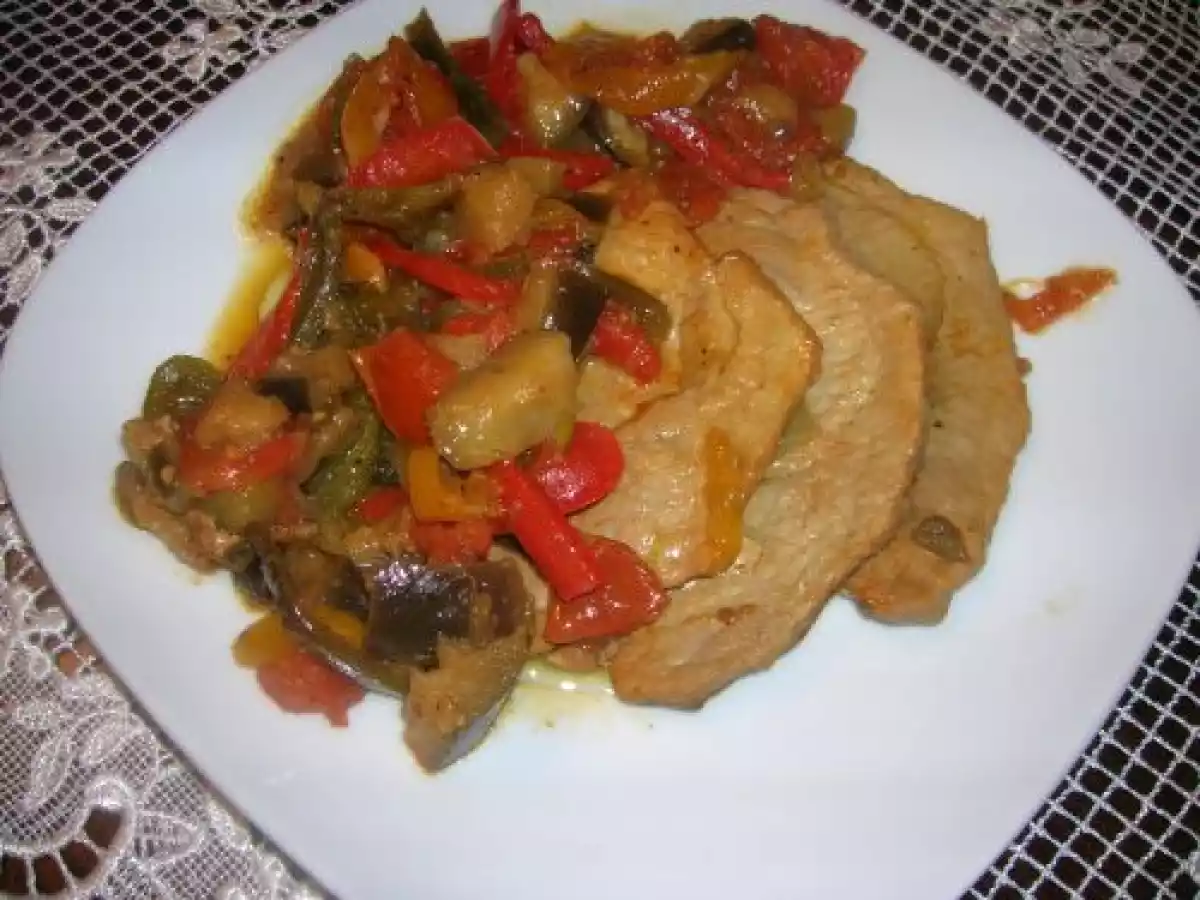 Fettine di maiale alle verdure