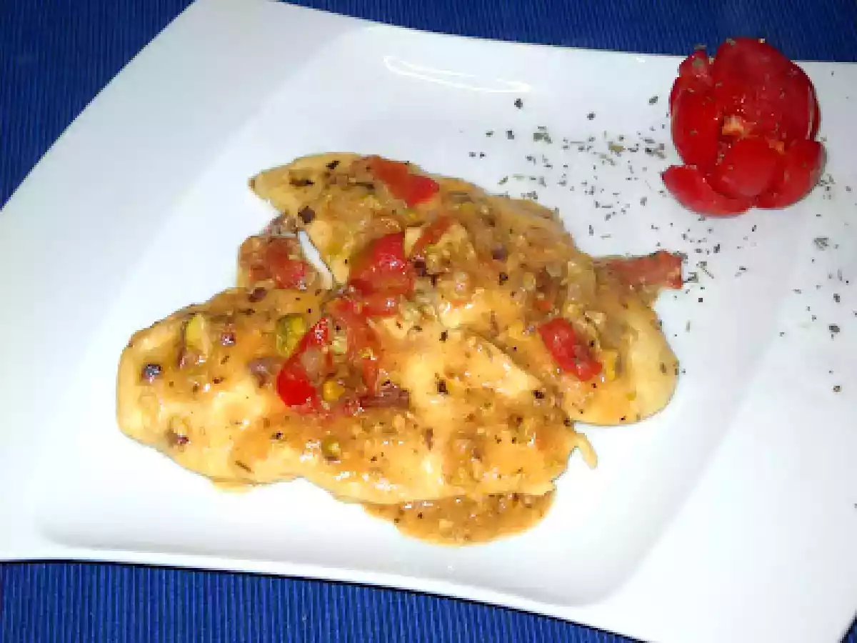 Fettine di petto di pollo con pomodorini e pistacchi - foto 2