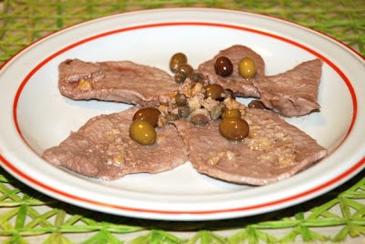 Fettine Di Scottona Con Olive Taggiasche Capperi E Noci Ricetta Petitchef