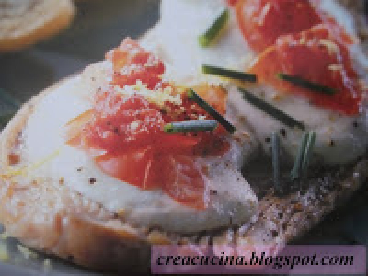 FETTINE DI TACCHINO CON MOZZARELLA E POMODORINI