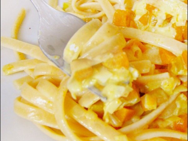 FETTUCCE CREMOSE CON ZUCCA, PORRI E TALEGGIO