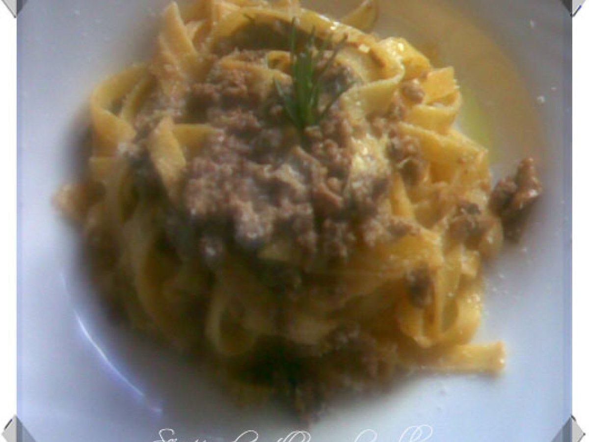 Fettuccine al ?ragù bianco? e funghi champignon