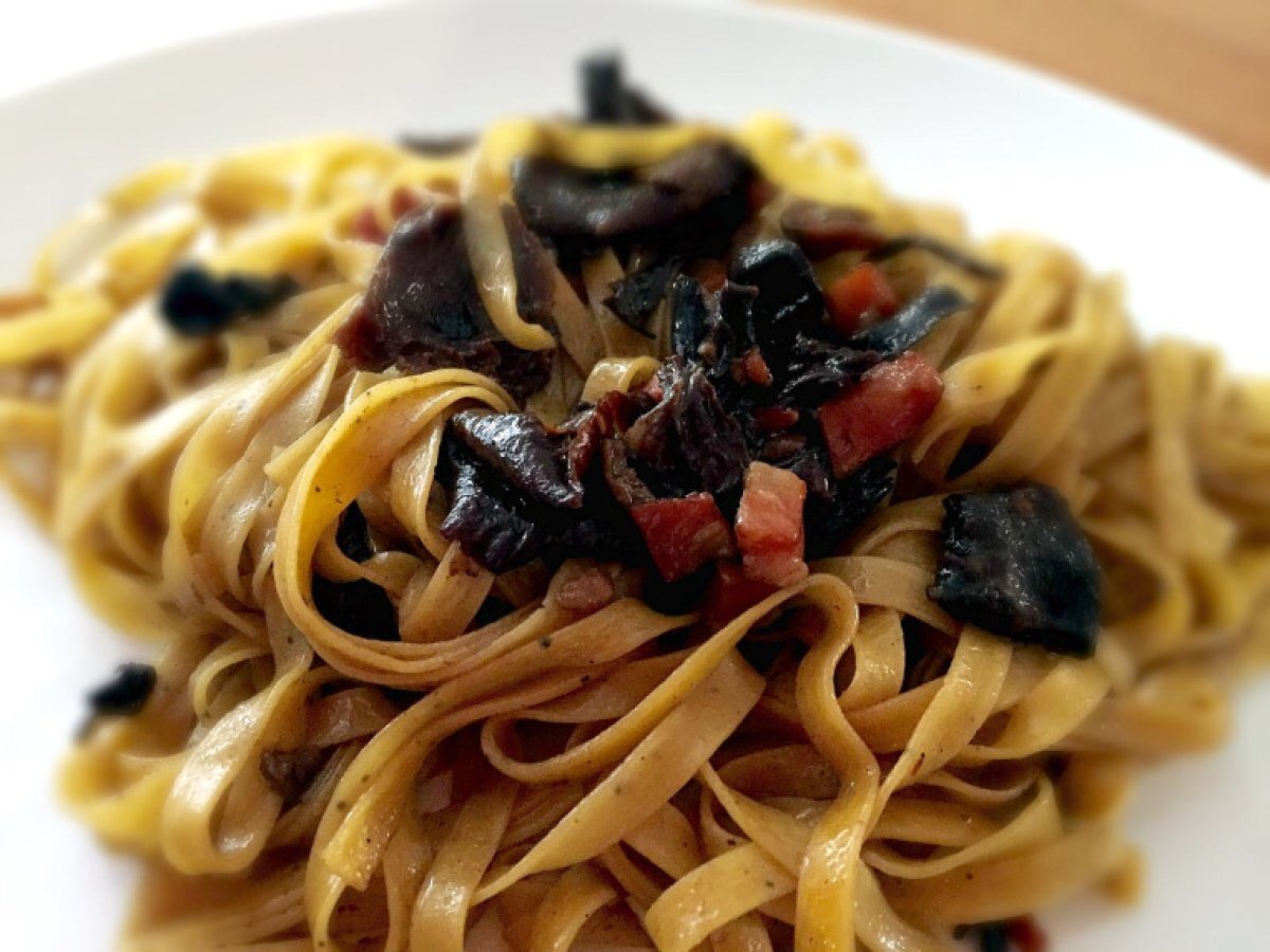 Fettuccine al tartufo con funghi e pancetta