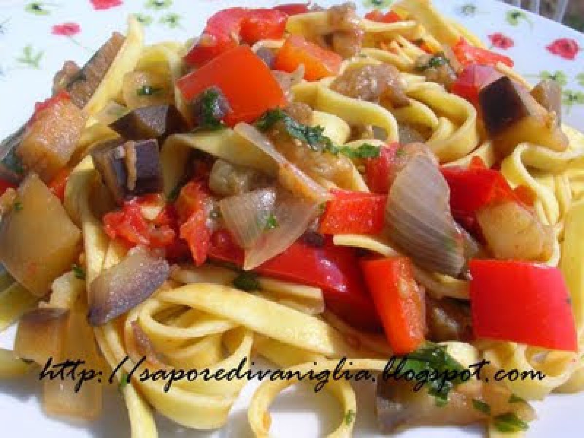 Fettuccine all'uovo ai sapori dell'orto
