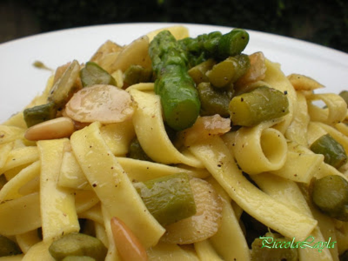 Fettuccine con Asparagi Mandorle e Pinoli Tostati - foto 2