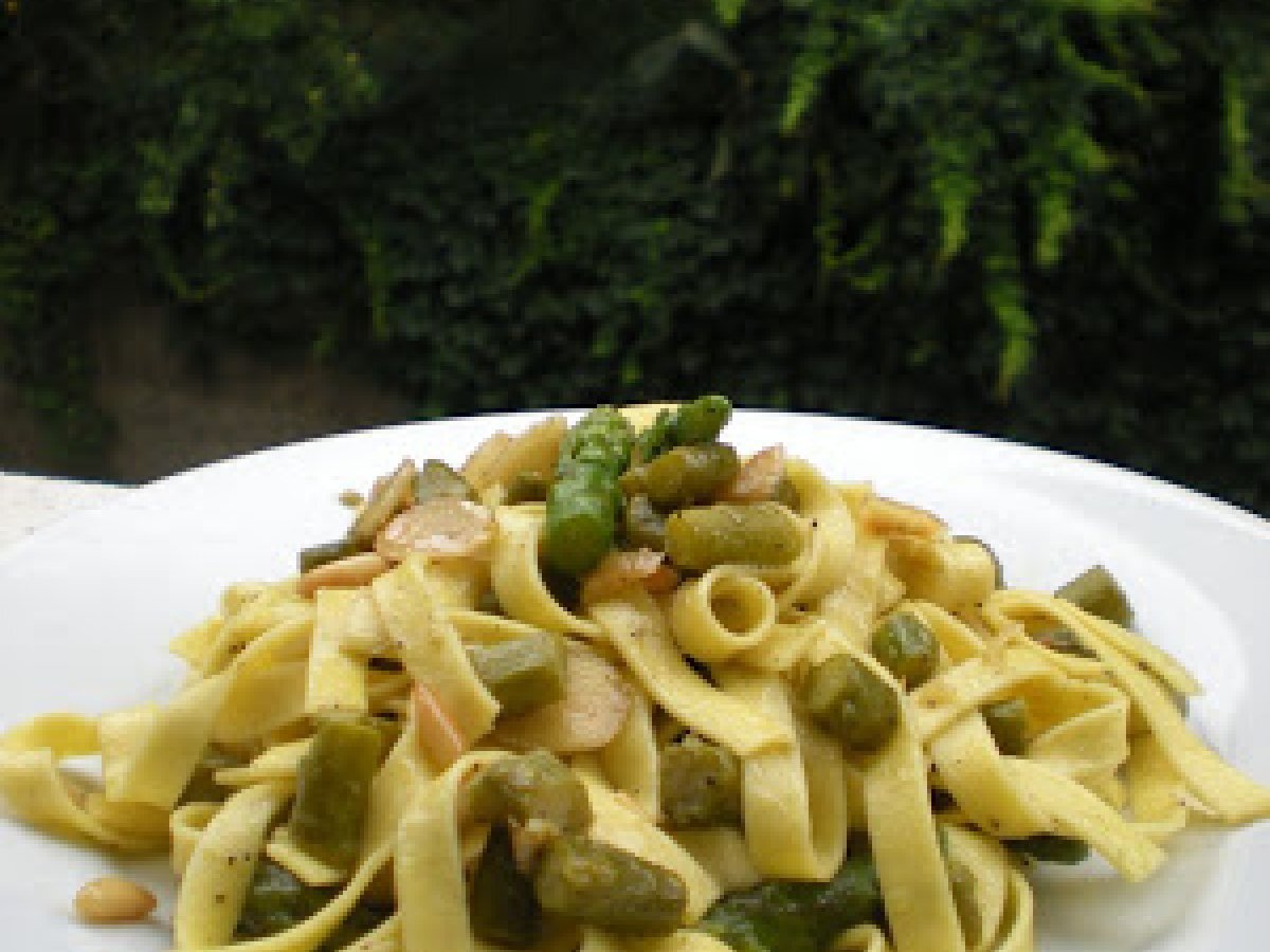 Fettuccine con Asparagi Mandorle e Pinoli Tostati - foto 3