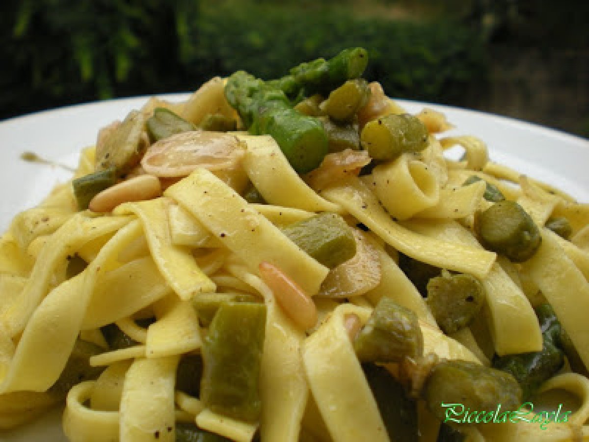 Fettuccine con Asparagi Mandorle e Pinoli Tostati - foto 4