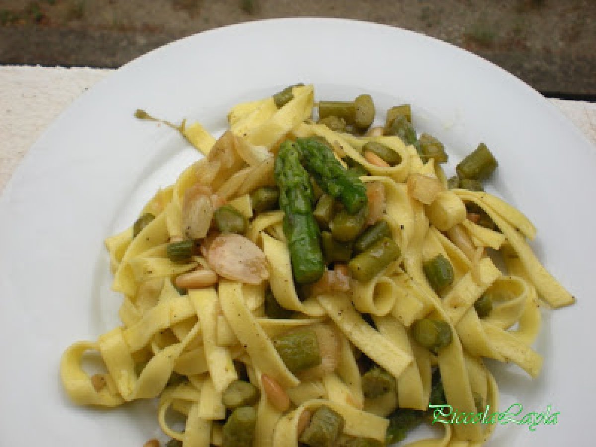 Fettuccine con Asparagi Mandorle e Pinoli Tostati - foto 5