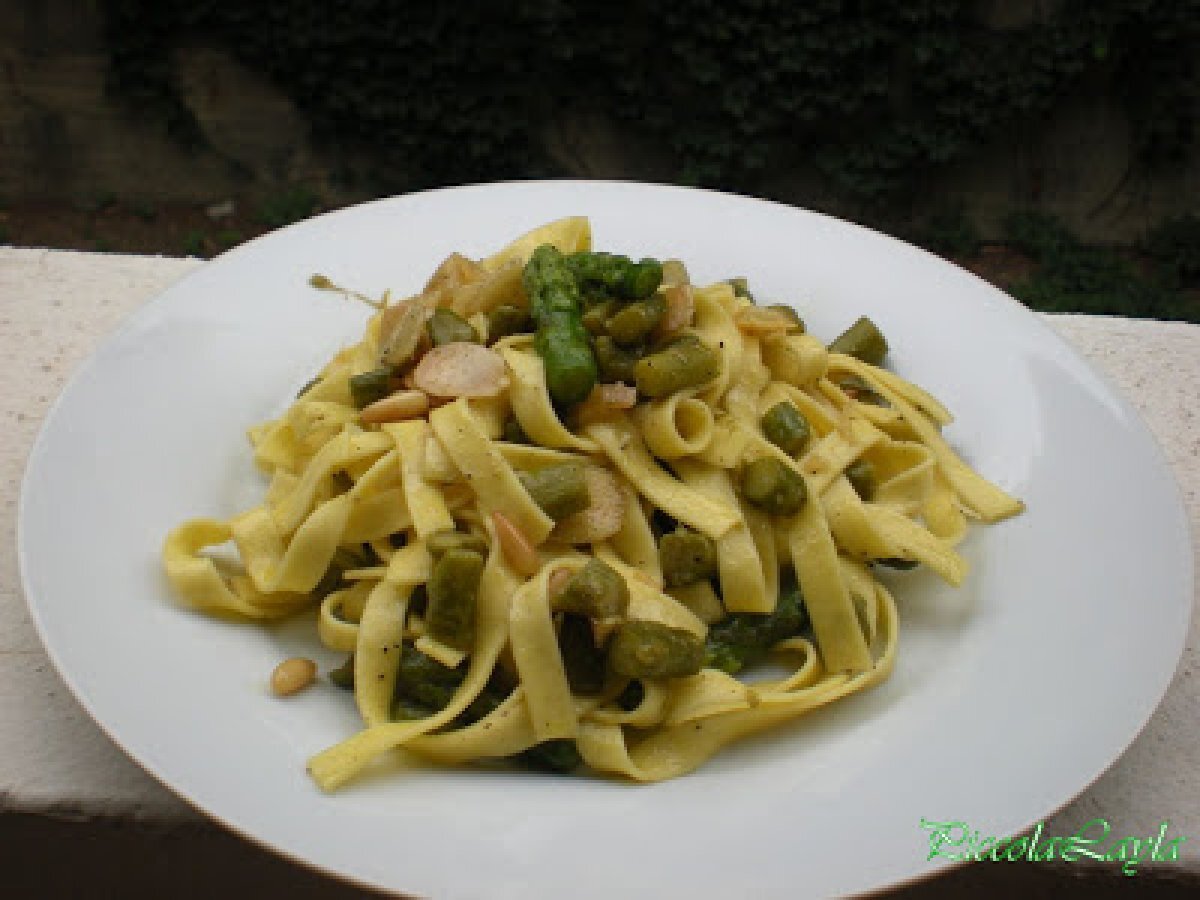 Fettuccine con Asparagi Mandorle e Pinoli Tostati - foto 6