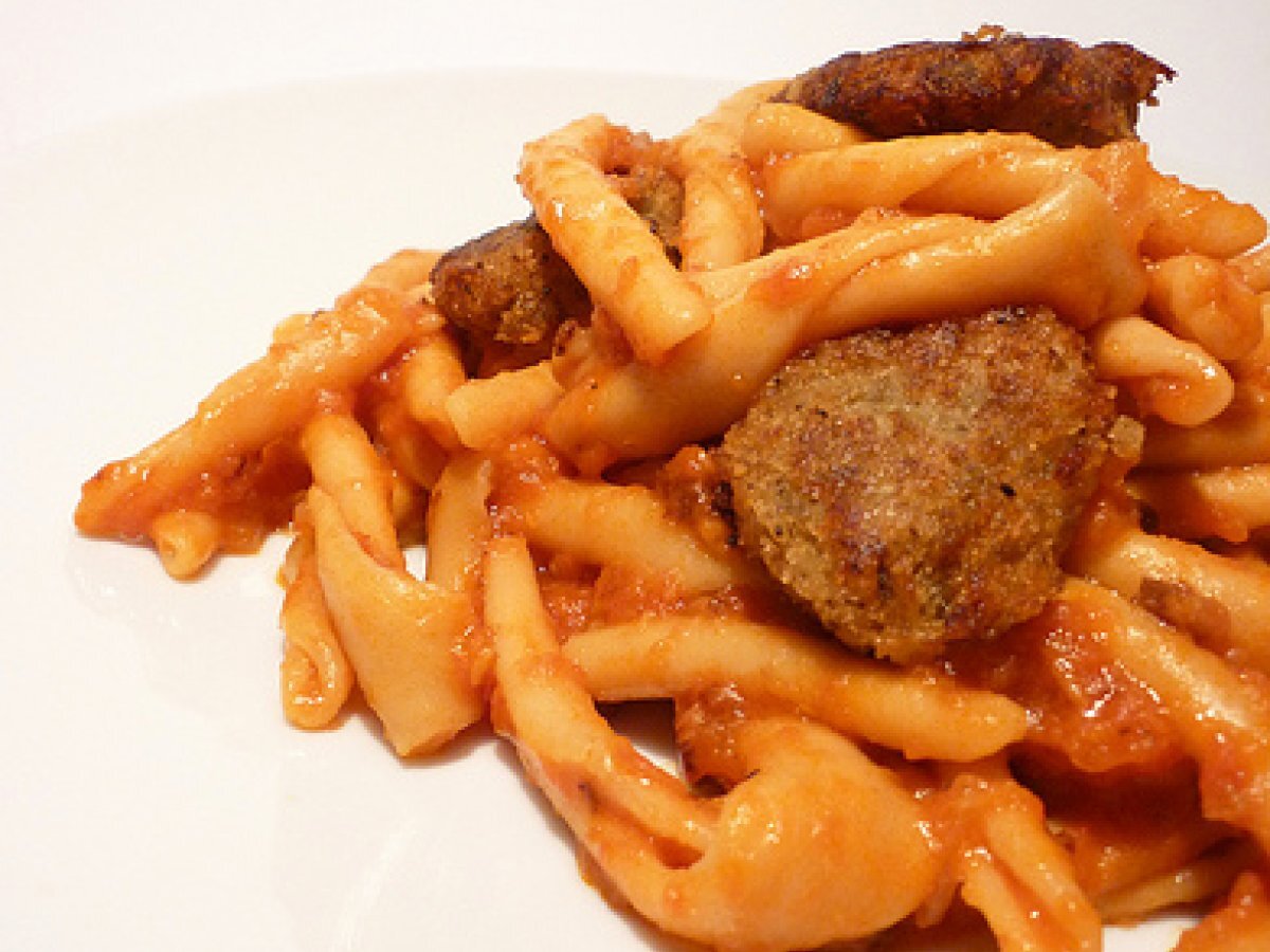 FILEJA TROPEANA ALLA CIPOLLA ROSSA CON POLPETTINE MORBIDE DI MELANZANE