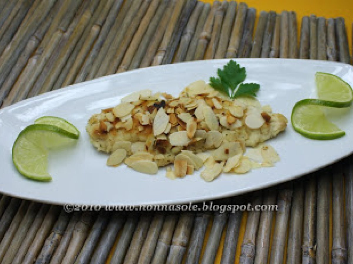 Filetti di branzino con mandorle