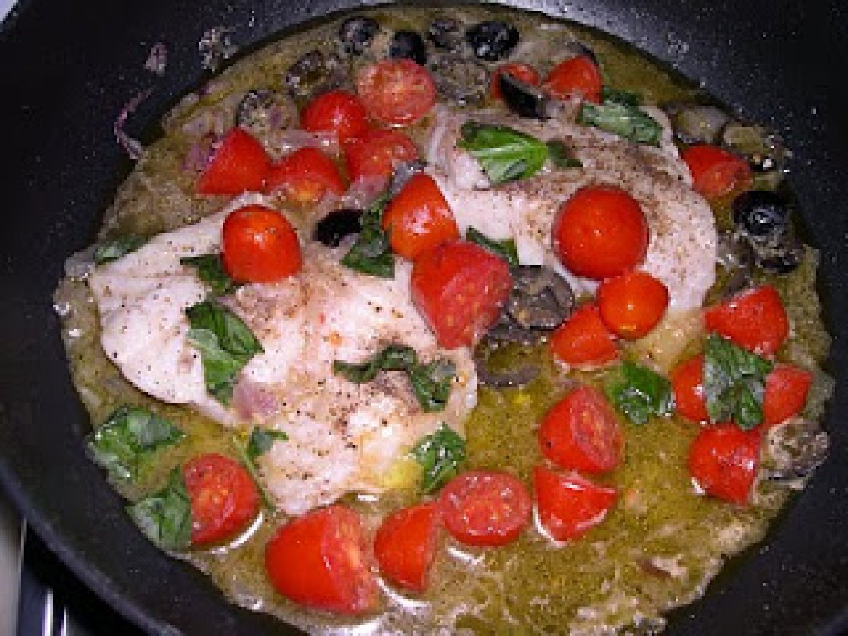 Filetti di cernia con pomodorini e olive