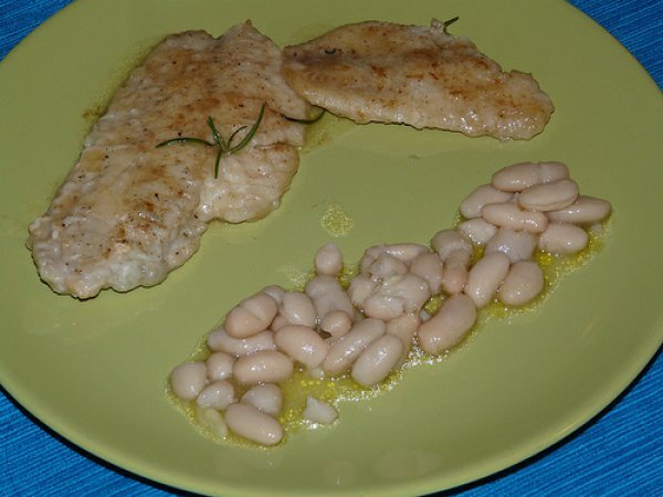 Filetti di cernia limone e rosmarino accompagnati da fagioli cannellini