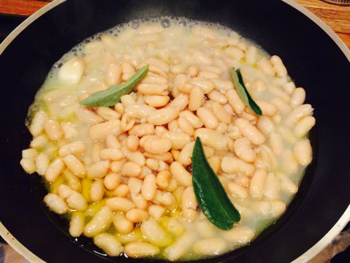 Filetti di merluzzo con vellutata di cannellini e granella di pistacchi - foto 2