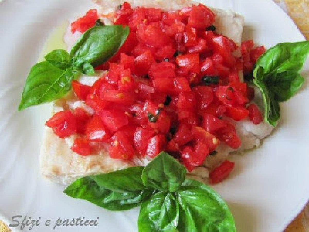 Filetti di persico con dadolata di pomodori - foto 2